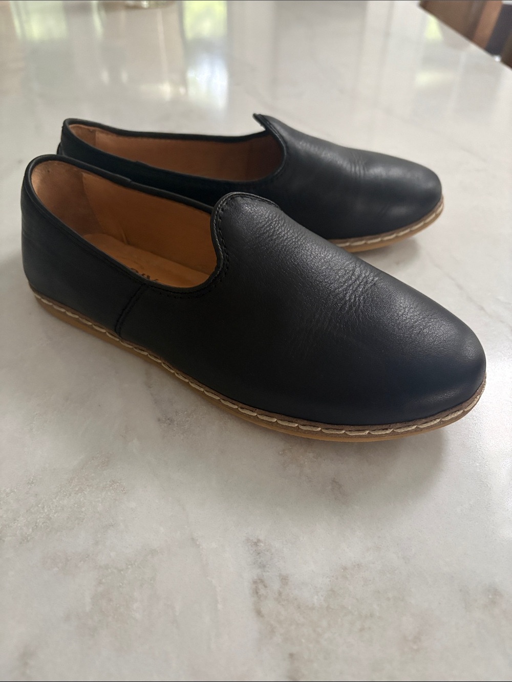 Charix Classic Black Slip On Shoes Leather Memory Foam Arch Support Size 6